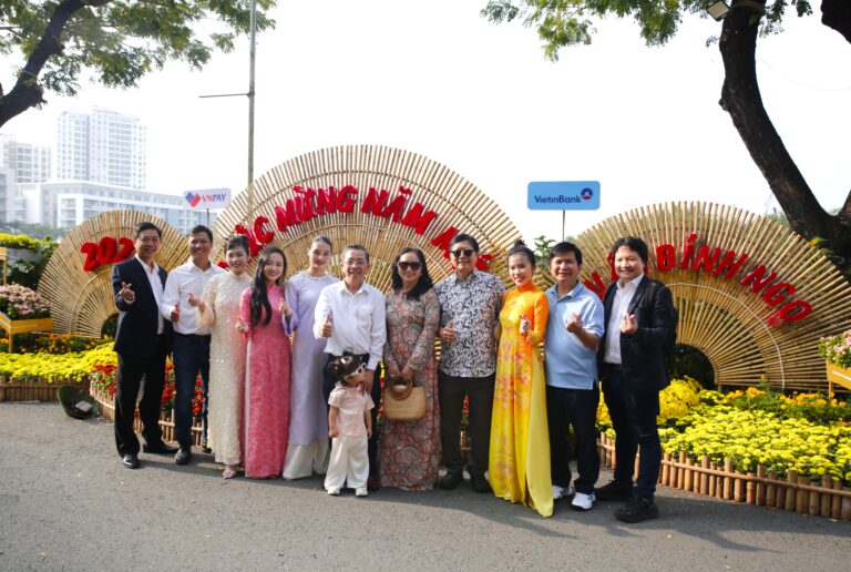 Ấm Áp Những Khoảnh Khắc Gia Đình Trên Đường Hoa Phú Mỹ Hưng 2026